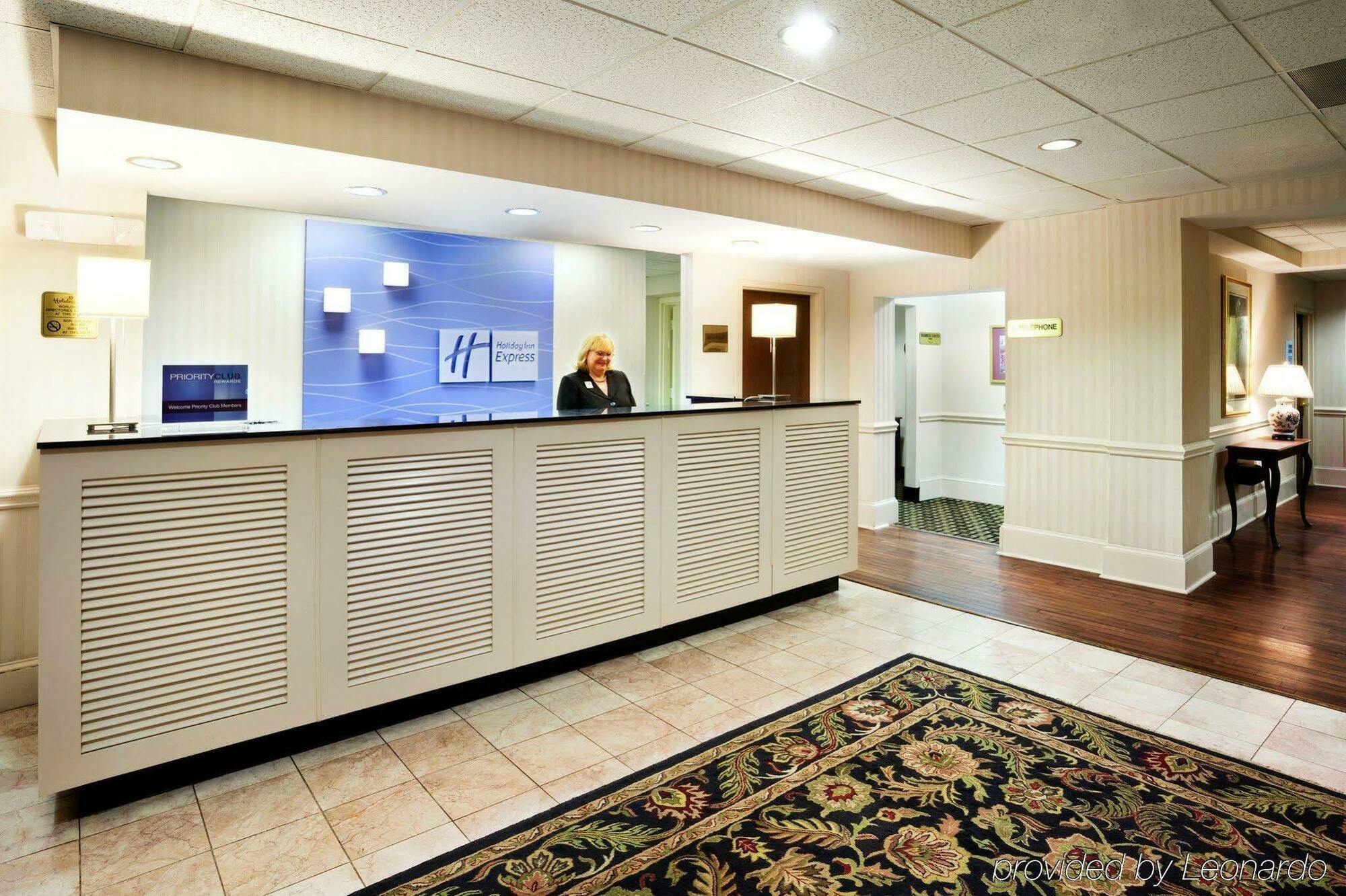 Holiday Inn Express Charleston Us Highway 17 & I-526 By Ihg Exterior foto