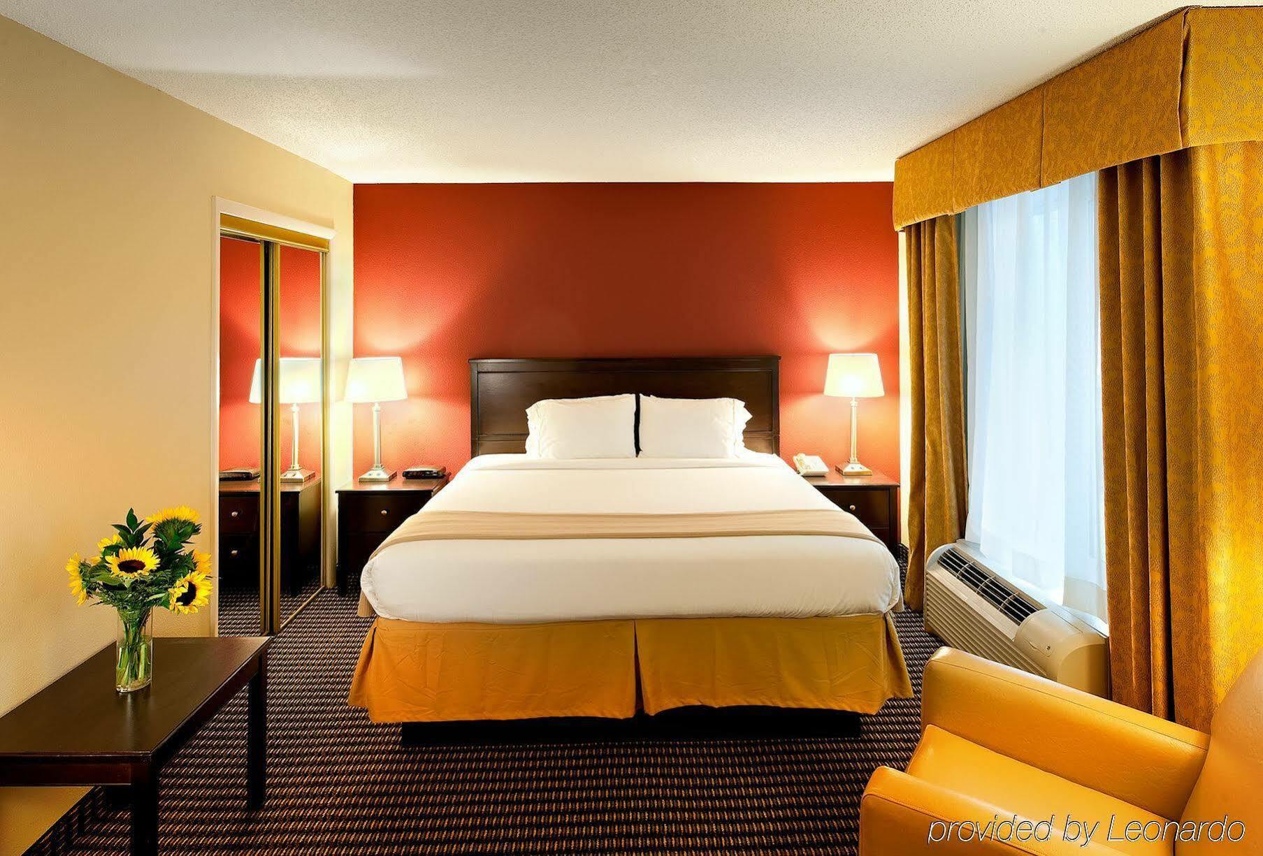Holiday Inn Express Charleston Us Highway 17 & I-526 By Ihg Exterior foto